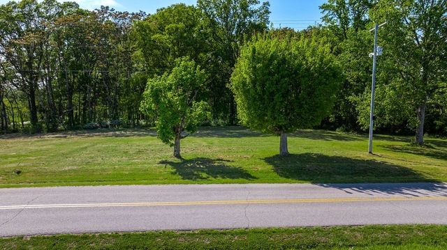 101 Riggs Rd, Portland, TN 37148