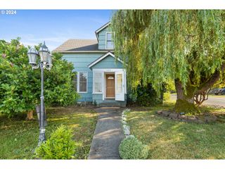 1303 1ST St, Tillamook, OR 97141
