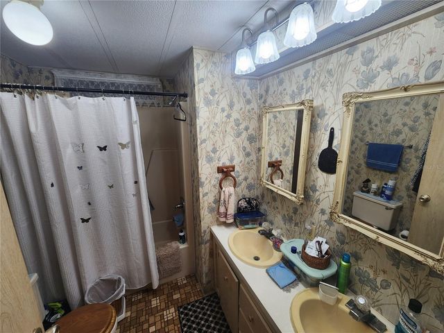 569 CR 486, Lake Panasoffkee, FL 33538