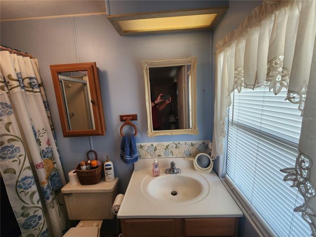569 CR 486, Lake Panasoffkee, FL 33538