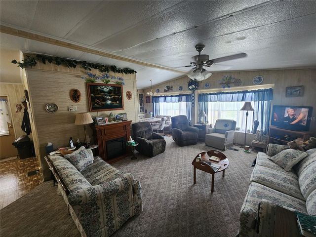 569 CR 486, Lake Panasoffkee, FL 33538