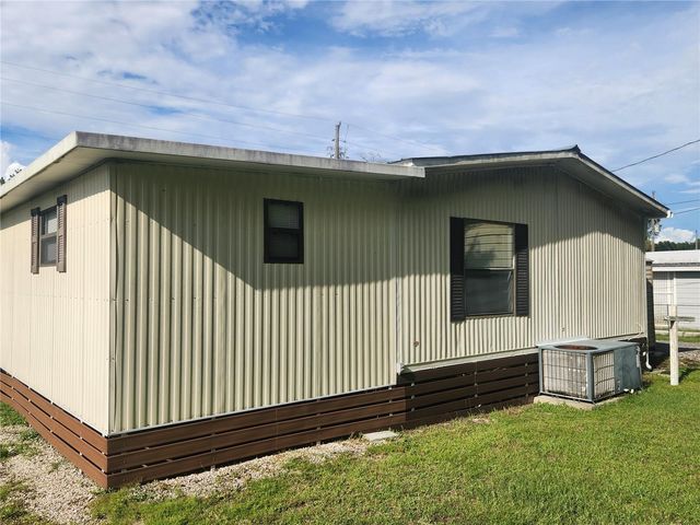 569 CR 486, Lake Panasoffkee, FL 33538