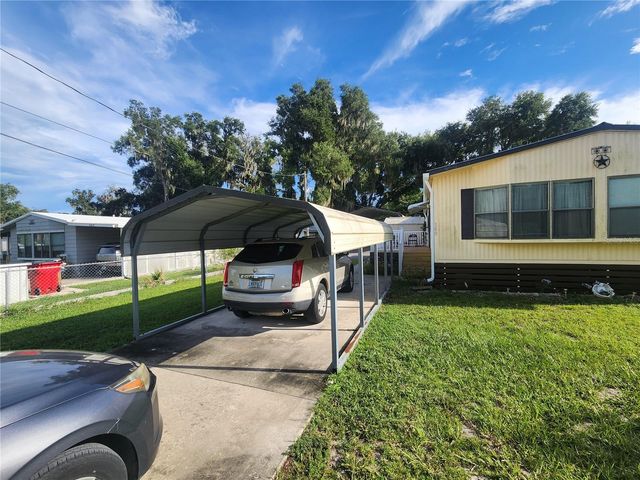 569 CR 486, Lake Panasoffkee, FL 33538