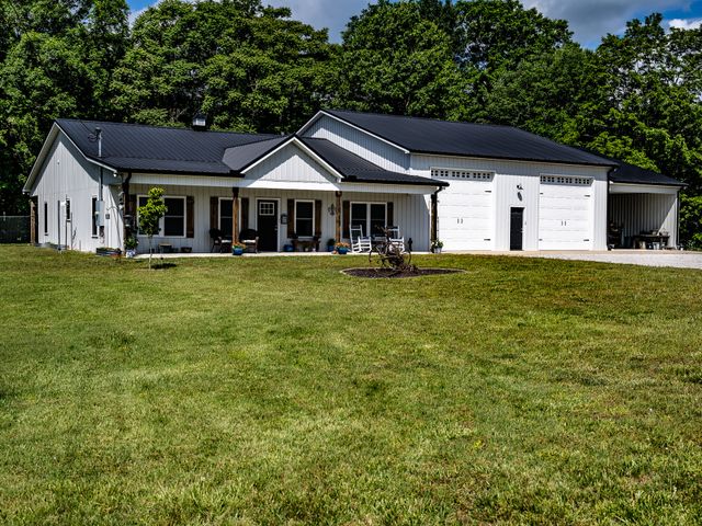 1004 Breeden Rd, Charlotte, TN 37036