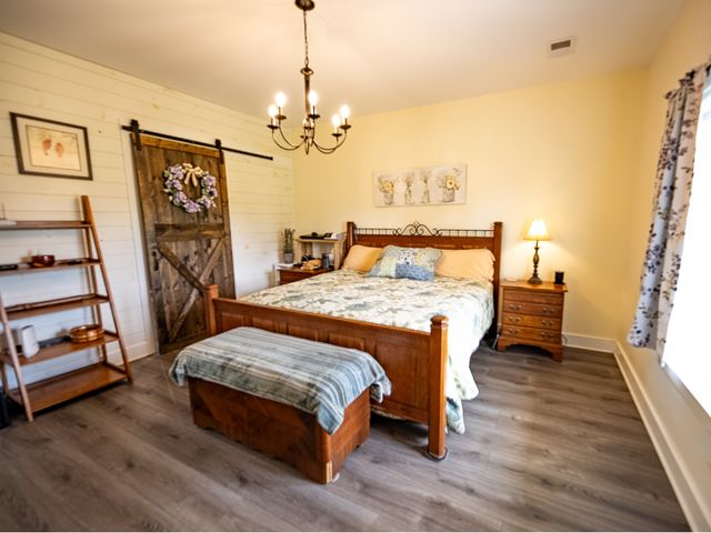 1004 Breeden Rd, Charlotte, TN 37036
