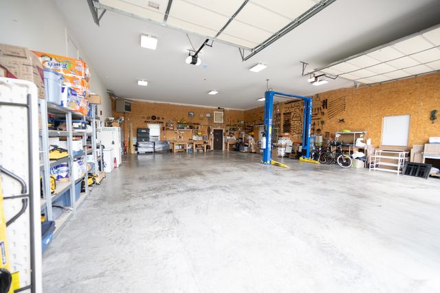 1004 Breeden Rd, Charlotte, TN 37036