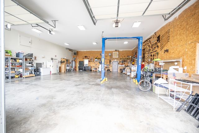 1004 Breeden Rd, Charlotte, TN 37036
