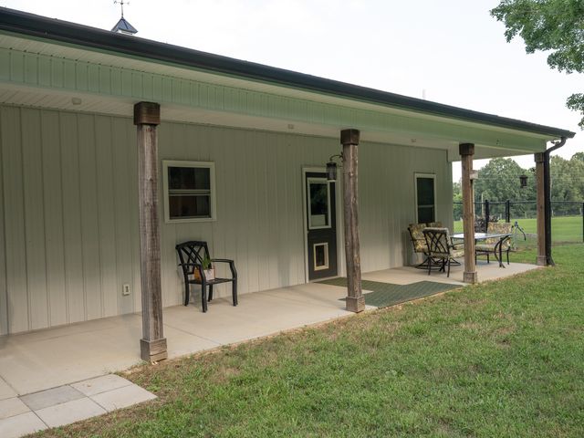 1004 Breeden Rd, Charlotte, TN 37036