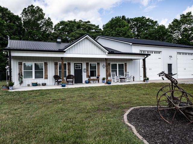 1004 Breeden Rd, Charlotte, TN 37036