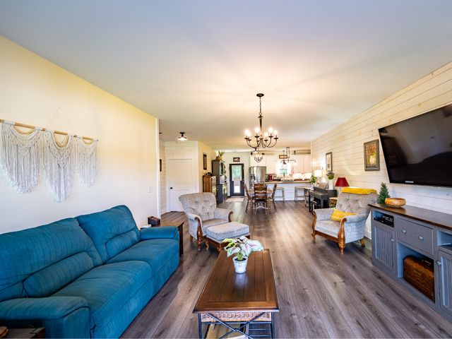 1004 Breeden Rd, Charlotte, TN 37036