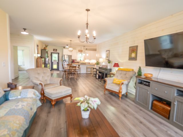 1004 Breeden Rd, Charlotte, TN 37036