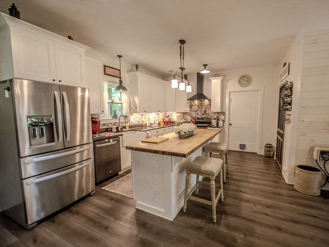 1004 Breeden Rd, Charlotte, TN 37036