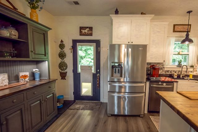 1004 Breeden Rd, Charlotte, TN 37036