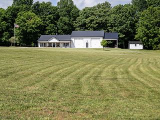 1004 Breeden Rd, Charlotte, TN 37036