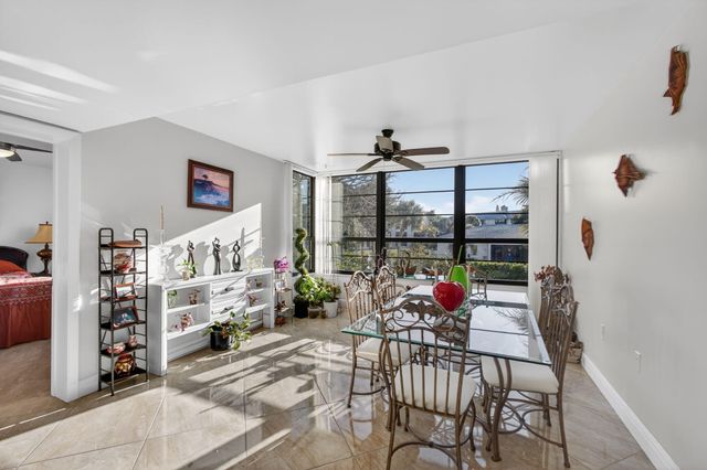 3716 Whitehall Drive 203, West Palm Beach, FL 33401