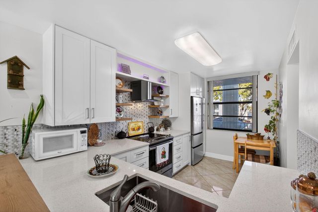 3716 Whitehall Drive 203, West Palm Beach, FL 33401