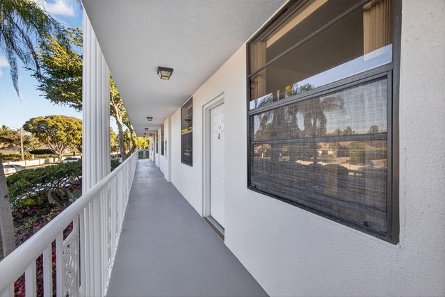 3716 Whitehall Drive 203, West Palm Beach, FL 33401