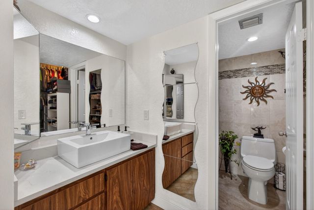 3716 Whitehall Drive 203, West Palm Beach, FL 33401