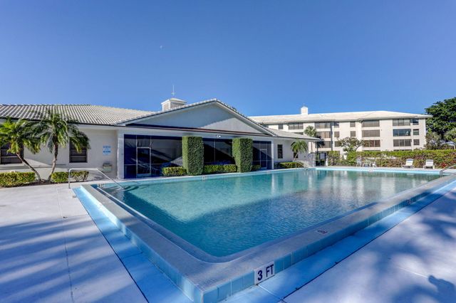 3716 Whitehall Drive 203, West Palm Beach, FL 33401