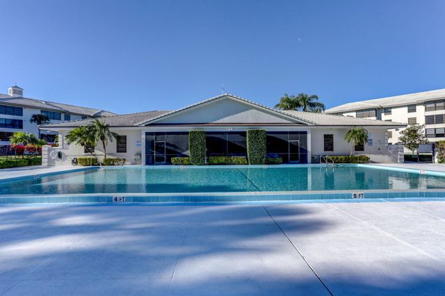 3716 Whitehall Drive 203, West Palm Beach, FL 33401