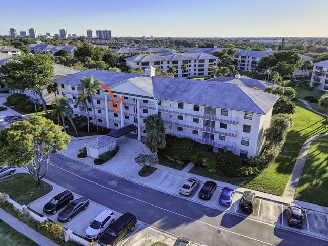 3716 Whitehall Drive 203, West Palm Beach, FL 33401