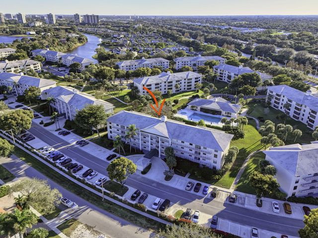 3716 Whitehall Drive 203, West Palm Beach, FL 33401