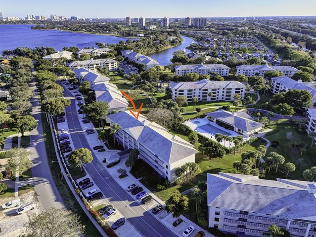 3716 Whitehall Drive 203, West Palm Beach, FL 33401