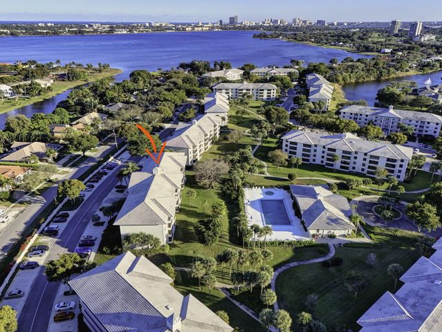 3716 Whitehall Drive 203, West Palm Beach, FL 33401