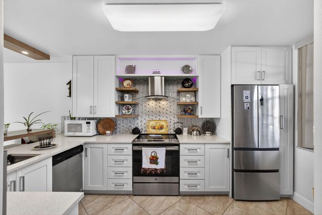 3716 Whitehall Drive 203, West Palm Beach, FL 33401