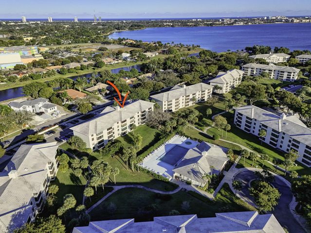 3716 Whitehall Drive 203, West Palm Beach, FL 33401