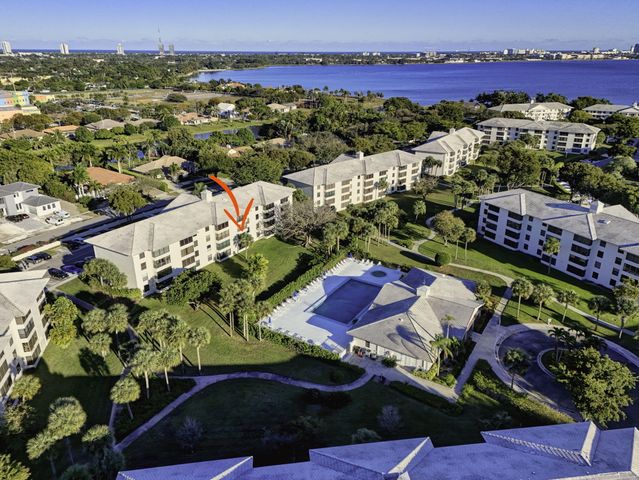 3716 Whitehall Drive 203, West Palm Beach, FL 33401