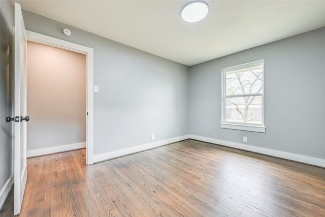 2729 Lockhart Avenue, Dallas, TX 75228