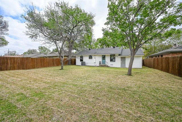 2729 Lockhart Avenue, Dallas, TX 75228