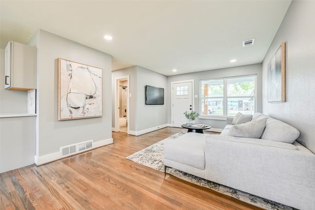 2729 Lockhart Avenue, Dallas, TX 75228