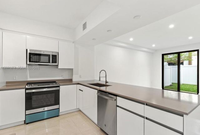 4130 N Oak Place 4130, Dania Beach, FL 33314