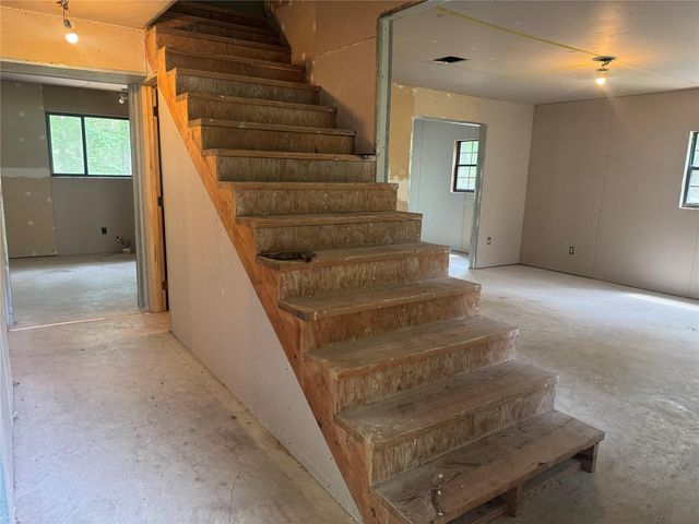 14 N Fairway Loop, Coldspring, TX 77331