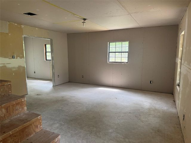14 N Fairway Loop, Coldspring, TX 77331