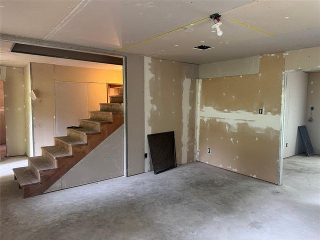14 N Fairway Loop, Coldspring, TX 77331