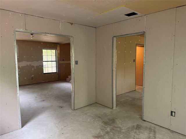 14 N Fairway Loop, Coldspring, TX 77331