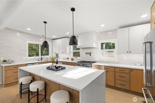 62 165th Avenue SE, Bellevue, WA 98008