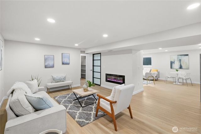 62 165th Avenue SE, Bellevue, WA 98008