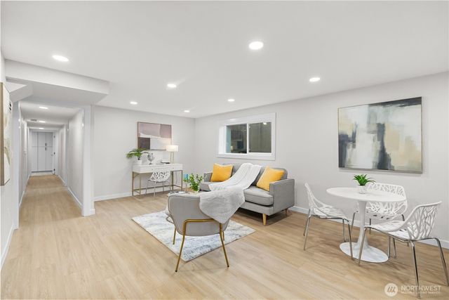 62 165th Avenue SE, Bellevue, WA 98008