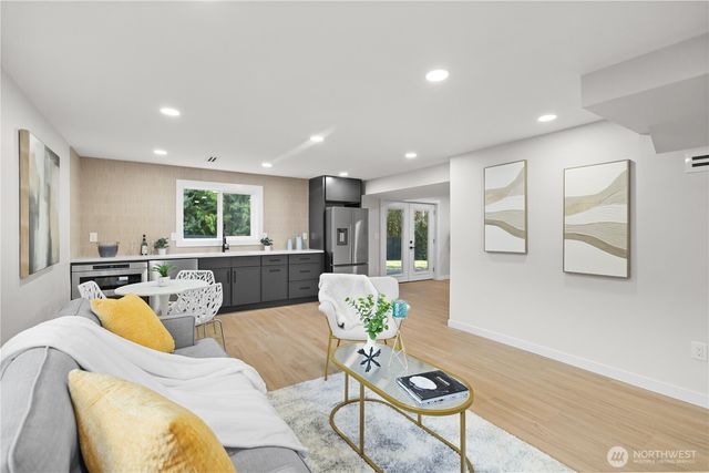 62 165th Avenue SE, Bellevue, WA 98008