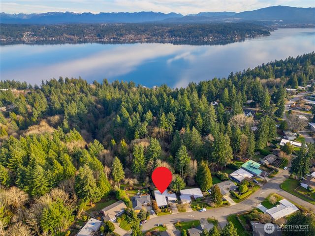 62 165th Avenue SE, Bellevue, WA 98008