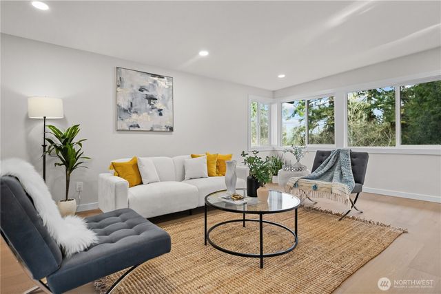 62 165th Avenue SE, Bellevue, WA 98008