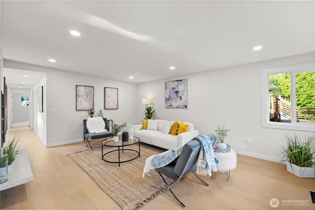 62 165th Avenue SE, Bellevue, WA 98008