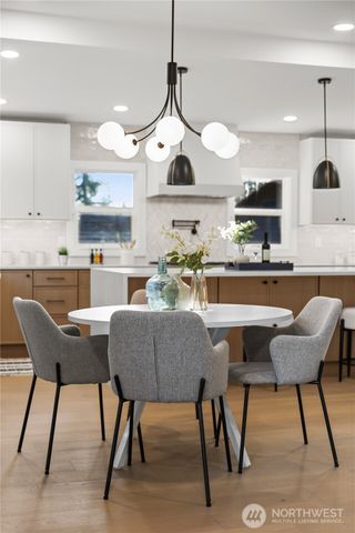 62 165th Avenue SE, Bellevue, WA 98008