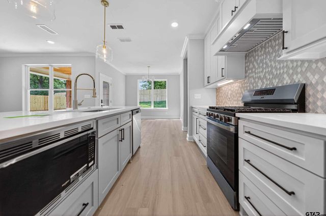 3049 Guinn Farms Rd, Tyler, TX 75707