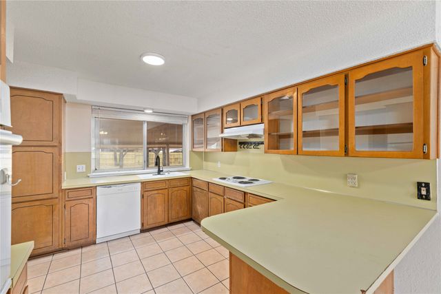 499 Oakwood Drive, Eastland, TX 76448