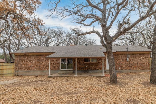 499 Oakwood Drive, Eastland, TX 76448